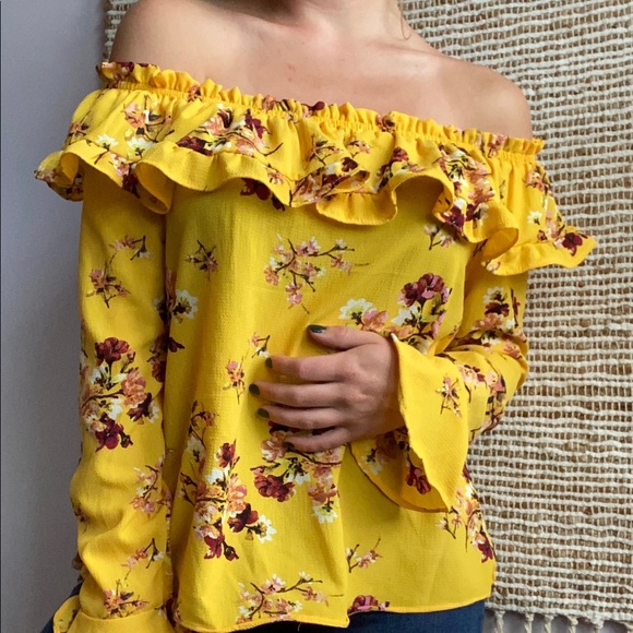 Tops - Off the shoulder blouse